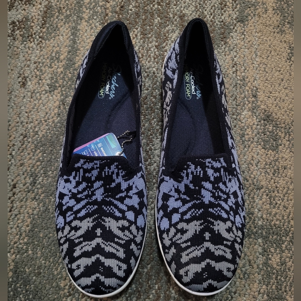 Nwt Womens Stretchy Flats